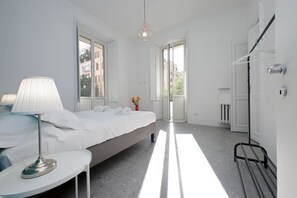 5 bedrooms, iron/ironing board, WiFi, bed sheets - Flatinrome Corso Heart of Roma (Roma)