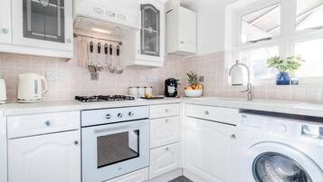 Microwave, dishwasher, coffee/tea maker, toaster