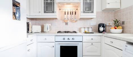 Microwave, dishwasher, coffee/tea maker, toaster