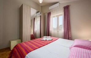 2 Schlafzimmer, Reisekinderbett, kostenloses WLAN, Bettwäsche