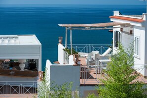 Terrace/patio - Loggia   Appartment with large sea view terrace and swimming pool (Vibonati)