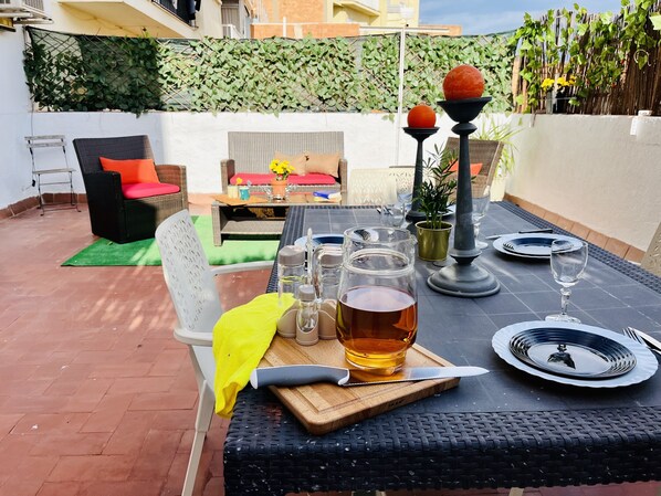 Outdoor dining