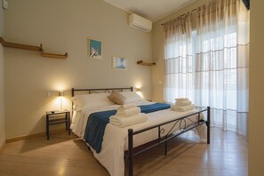 2 bedrooms, in-room safe, iron/ironing board, travel cot - Eternal Rome Vaticano private apartment. 300mt Cornelia per Vatican Museum (Roma)