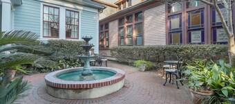 Cozy & Clean, Pet Friendly Belvedere Cottage, 2 blocks to Forsyth Park.