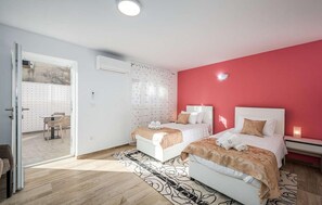 8 chambres, fer et planche à repasser, lit parapluie, Wi-Fi gratuit