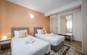 8 chambres, fer et planche à repasser, lit parapluie, Wi-Fi gratuit