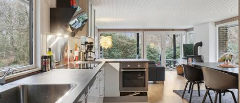 Fridge, dishwasher, coffee/tea maker