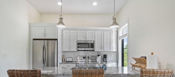 Coffee/tea maker, fridge, microwave, oven - Luxe South Broadway Apartment (Saratoga Springs)