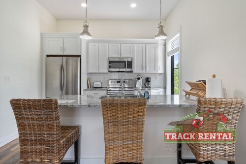 Luxe South Broadway Apartment
