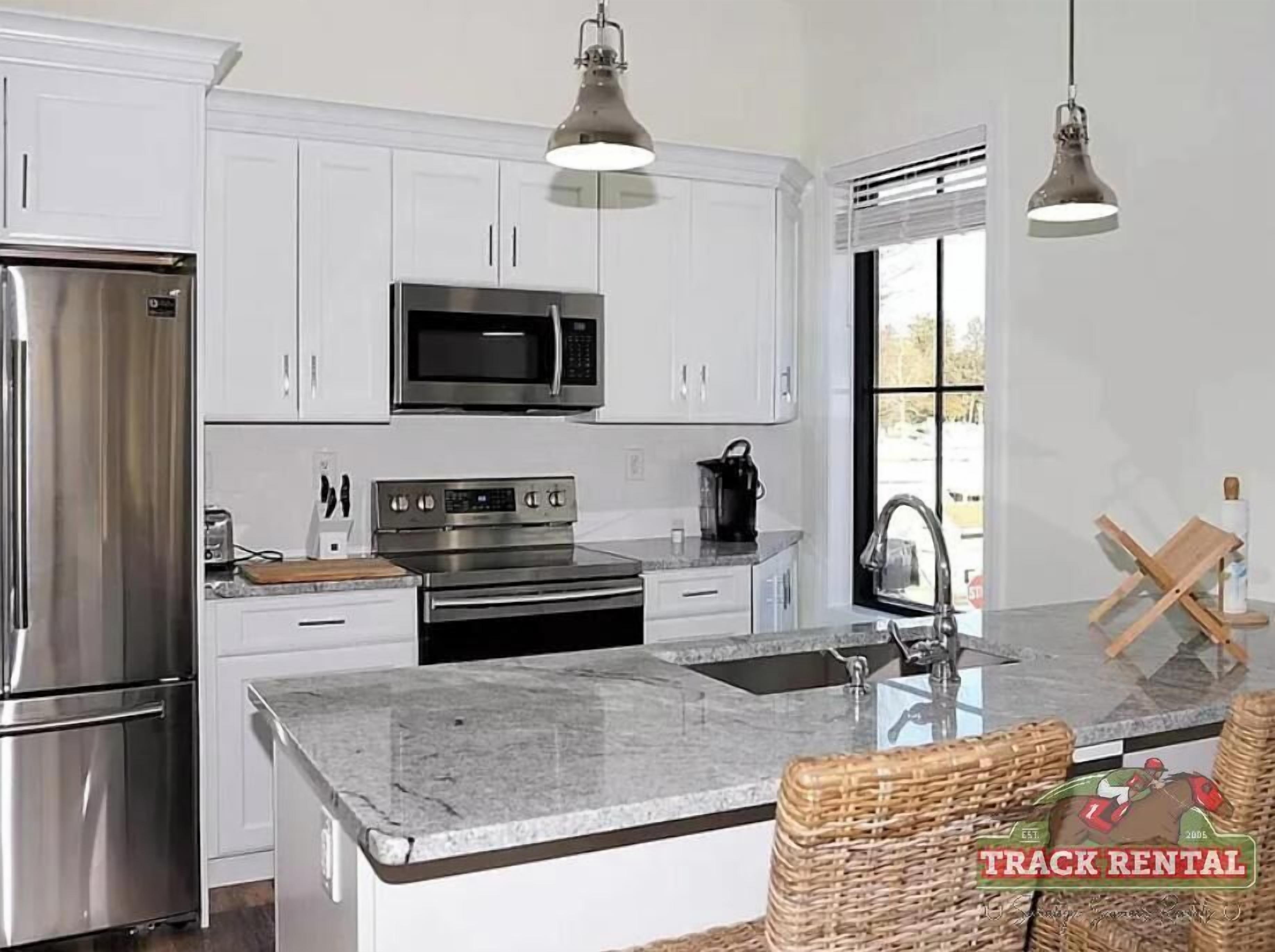 冰箱、微波炉、烤箱、炉灶