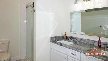 淋浴设施、吹风机、毛巾