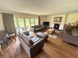 Smart TV, fireplace, table tennis