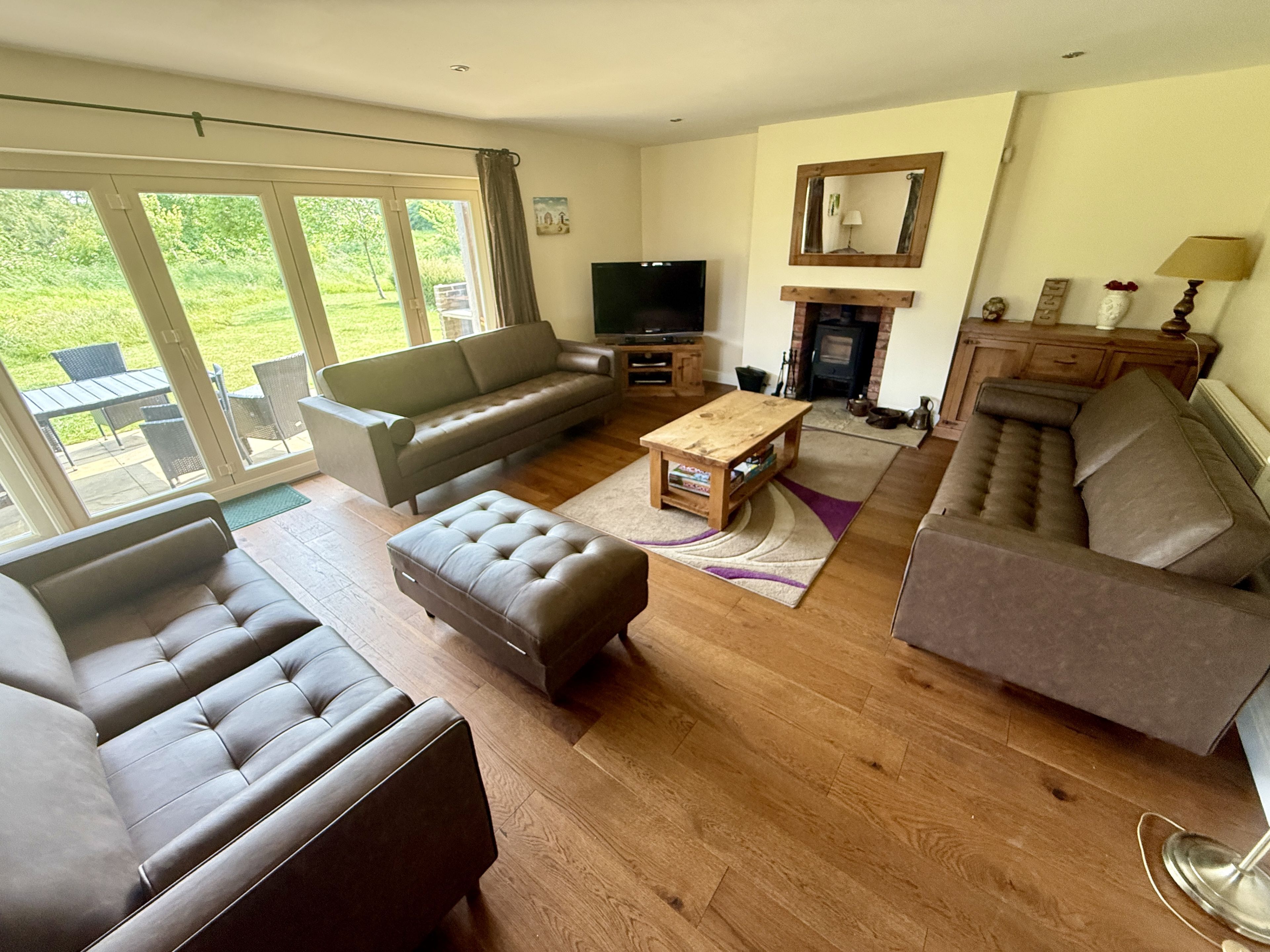 Smart TV, fireplace, ping pong