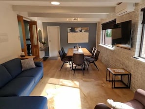 Smart TV, stereo, computer monitors - Perfect Country Home (Tawonga)