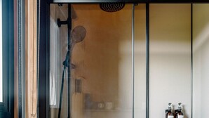 Shower - Eco Off-Grid Luxury Cabin, Panoramic Views & Fire Pit In North Wales (Llangollen)