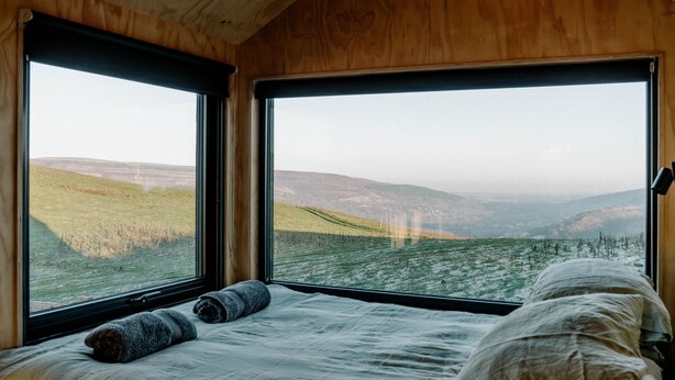 1 bedroom - Eco Off-Grid Luxury Cabin, Panoramic Views & Fire Pit In North Wales (Llangollen)