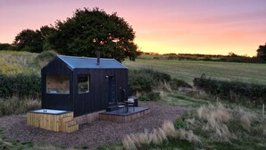 Exterior - Secluded Woodland Romantic Off-Grid Cabin With Firepit (Chester)