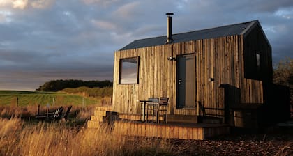 Secluded Woodland Romantic Off-Grid Cabin With Firepit