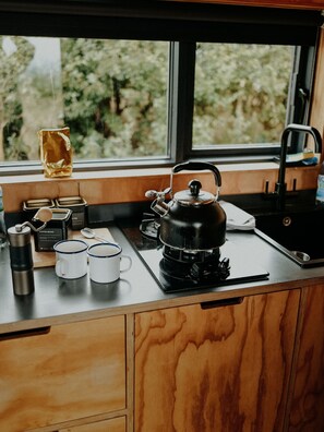 Wasserkocher mit Kaffee-/Teezubehör