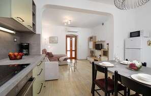 Kylskåp, ugn, spishäll och diskmaskin