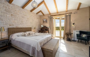 5 bedrooms, iron/ironing board, travel crib, free WiFi - Stunning home in Visnjan with sauna (Visnjan)