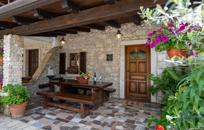 Outdoor dining - Lovely home in Krsan with WiFi (Krsan)