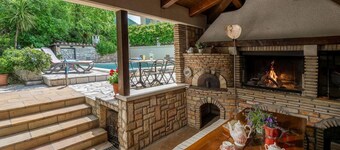 Lovely home in Krsan with WiFi