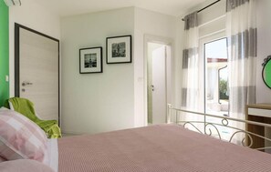 2 chambres, fer et planche à repasser, lit parapluie, Wi-Fi gratuit