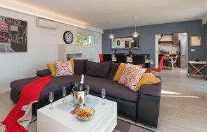 TV, fireplace, table football - Amazing apartment in Kastelir-Labinci (Kastelir-Labinci)