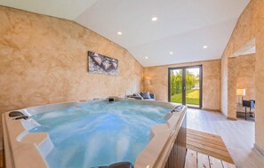 Interior - Awesome home in Kastelir-Labinci (Kastelir-Labinci)