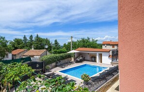 A residential area with a swimming pool, a covered patio, and a view of surrounding houses. - Gorgeous home in Rovinj with WiFi (Rovinj)