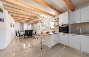 Dining - Beautiful home in Visnjan (Visnjan)