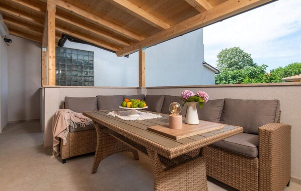 Outdoor dining - 1 bedroom nice apartment in Pula (Pula)
