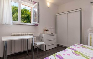 4 bedrooms, iron/ironing board, travel cot, free WiFi