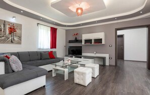 Televisión, futbolito y tenis de mesa 