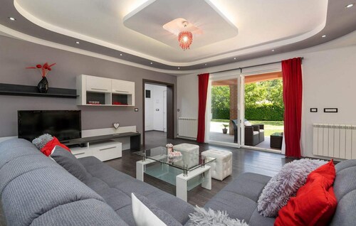 Lovely home in Motovun with WiFi