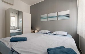 4 bedrooms, iron/ironing board, travel crib, free WiFi