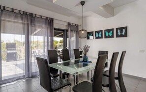 Dining - Lovely home in Kastelir-Labinci (Kastelir-Labinci)