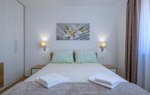 3 soverom, strykejern/-brett, wi-fi (inkludert) og sengetøy