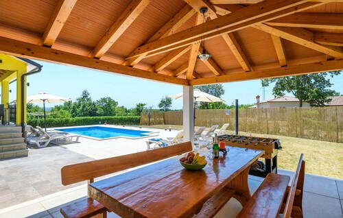 Gorgeous home in Rabac with WiFi