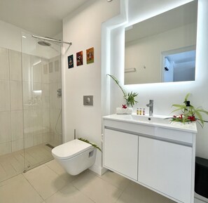 Shower, hair dryer, towels - Studio Hanalei City, brand new in the center of Papeete, WiFi -Netflix -A/C (Papeete)