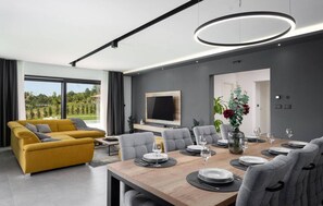 Dining - Nice home in Gracisce (Gracisce)