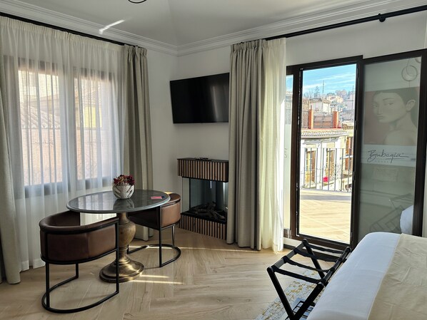 Kahden hengen deluxe-huone, vuoristonäköala, torni | Egyptinpuuvillaiset lakanat, ylelliset vuodevaatteet, untuvapeitot