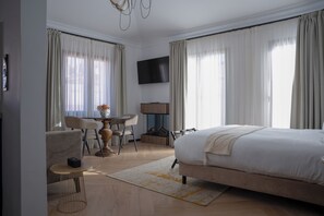 Deluxe Double Room, Mountain View, Tower | Egyptian cotton sheets, premium bedding, down comforters - Bubaqia House (Granada)