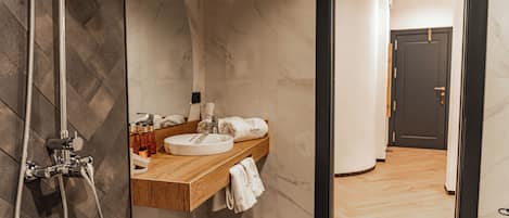 Comfort Loft, Accessible, Balcony | Bathroom | Designer toiletries, hair dryer, bathrobes, towels
