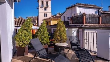 Deluxe Double Room, Mountain View, Tower | City view