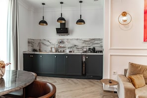 Comfort Loft, Accessible, Balcony | Minibar - Bubaqia House (Granada)