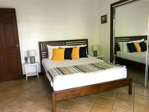 3 slaapkamers, een strijkplank/strijkijzer, wifi, beddengoed