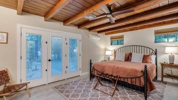 6 bedrooms, iron/ironing board, travel crib, free WiFi