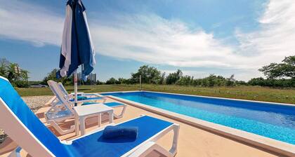 Lovely apartment in Karojba